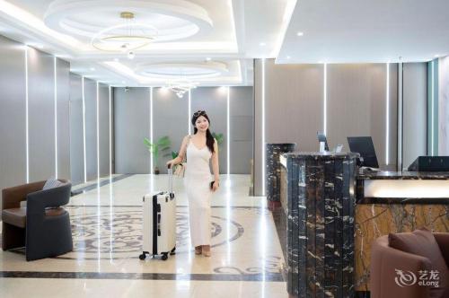 鑫澜湾假日酒店(儋州市夏日广场汽车站店)