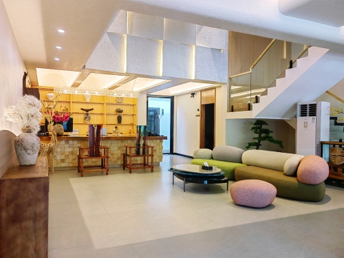 拾里民宿(石梅湾商业街旅游公路店)