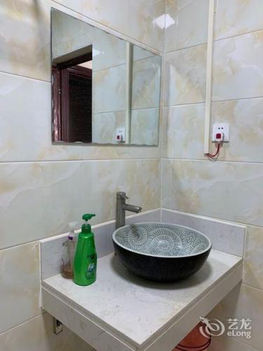 海南澄迈阳光民宿(福椰路分店)
