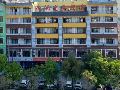 琼中德润商务酒店(琼中汽车站三月三广场店)
