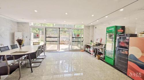 鸿洲别墅酒店(美兰国际机场店)