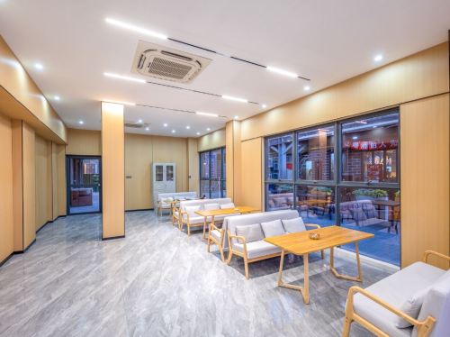艾特潮玩酒店(海口日月广场店)