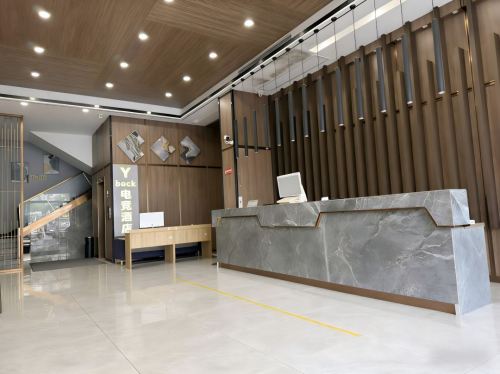 Y back电竞民宿(海口第四中学高中部店)