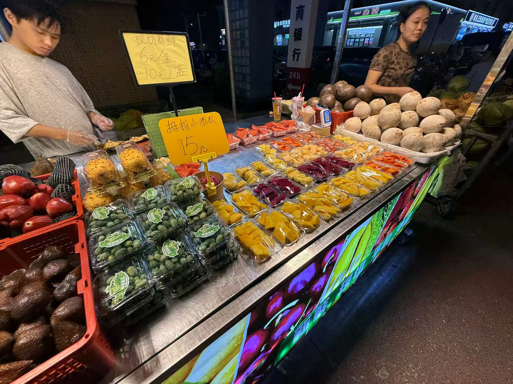 Sanya First Market Night Market Guide: Shaved Ice, Seafood & Local Snacks (2026)
