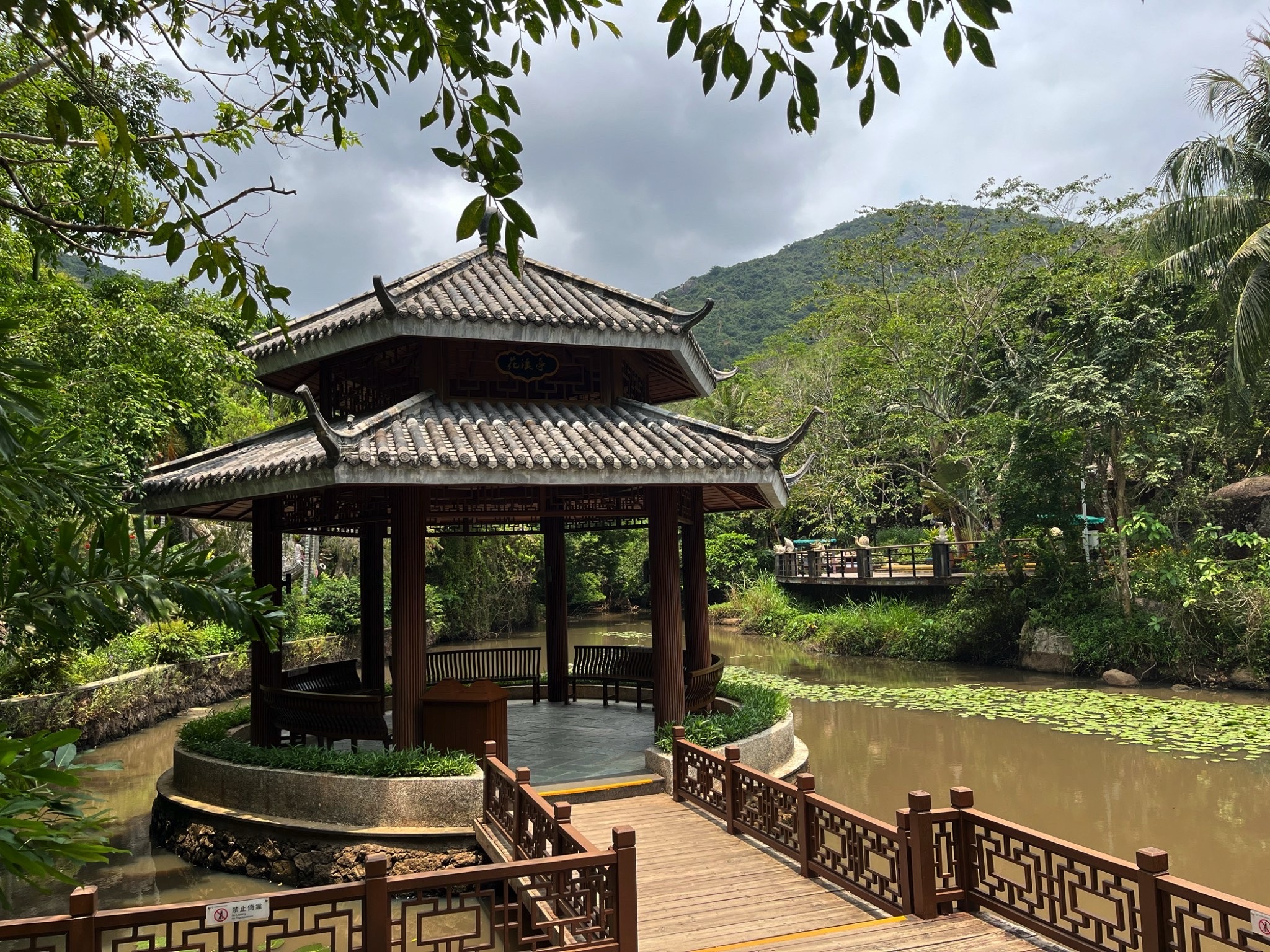 云上四季时光海景酒店(蜈支洲岛后海村店)全方位解析：三亚旅游深度攻略
