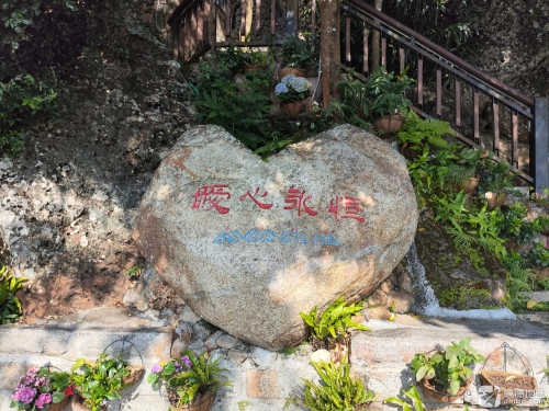 鹿回头爱心永恒石刻