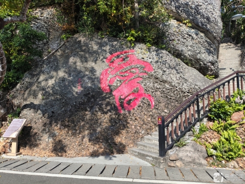 夏日冲浪美宿(三亚蜈支洲岛后海店)探秘：2026年三亚旅游必住酒店攻略