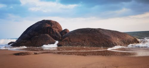 2026年三亚旅游必读：角头湾浴浪听海沙滩周边玩法推荐