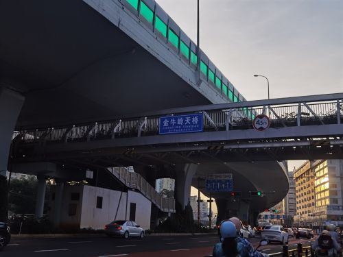 金牛岭天桥