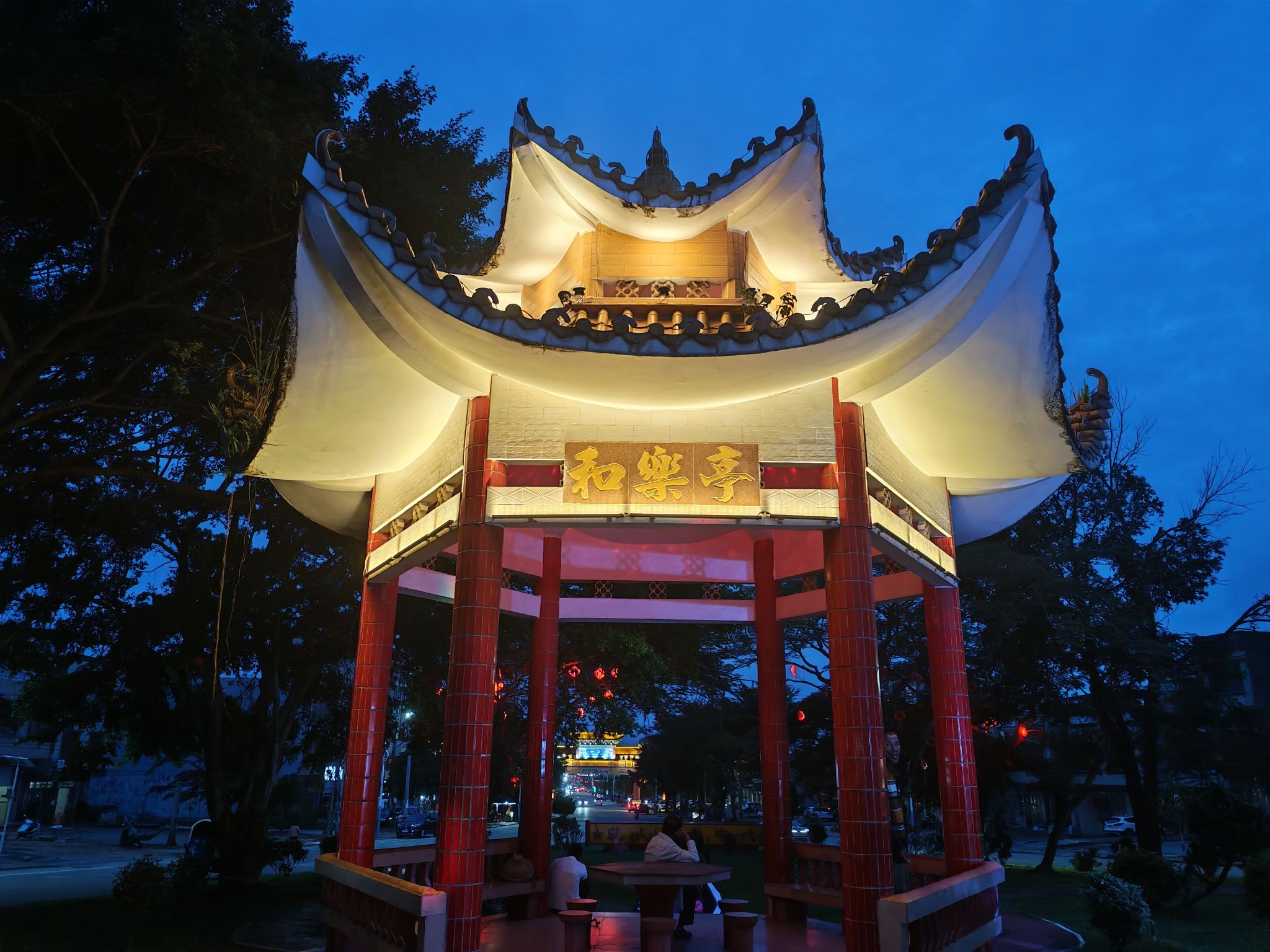 东兴亭湖宾榭