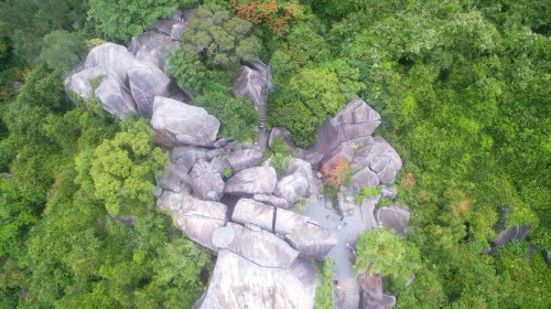 东山岭海眼流丹