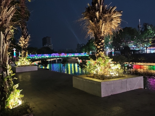 河边小广场