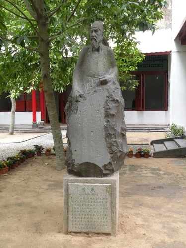 海南大学海甸校区李光雕塑