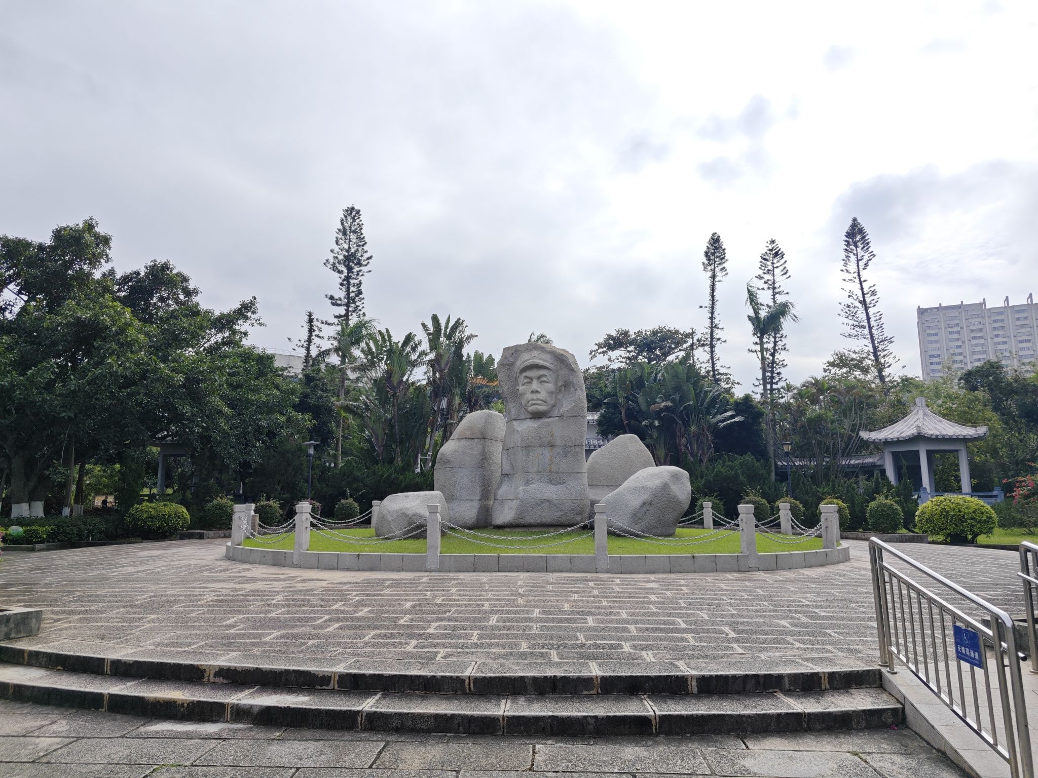冯白驹纪念亭