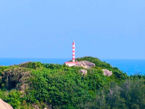 山顶灯塔